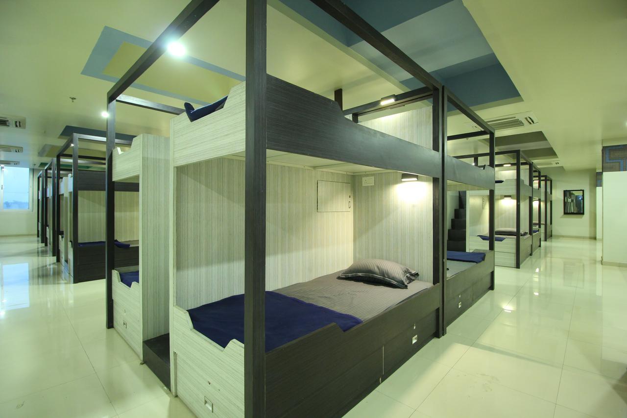 Jackpot Room In & Out Dormitory Ahmedabad Exteriör bild